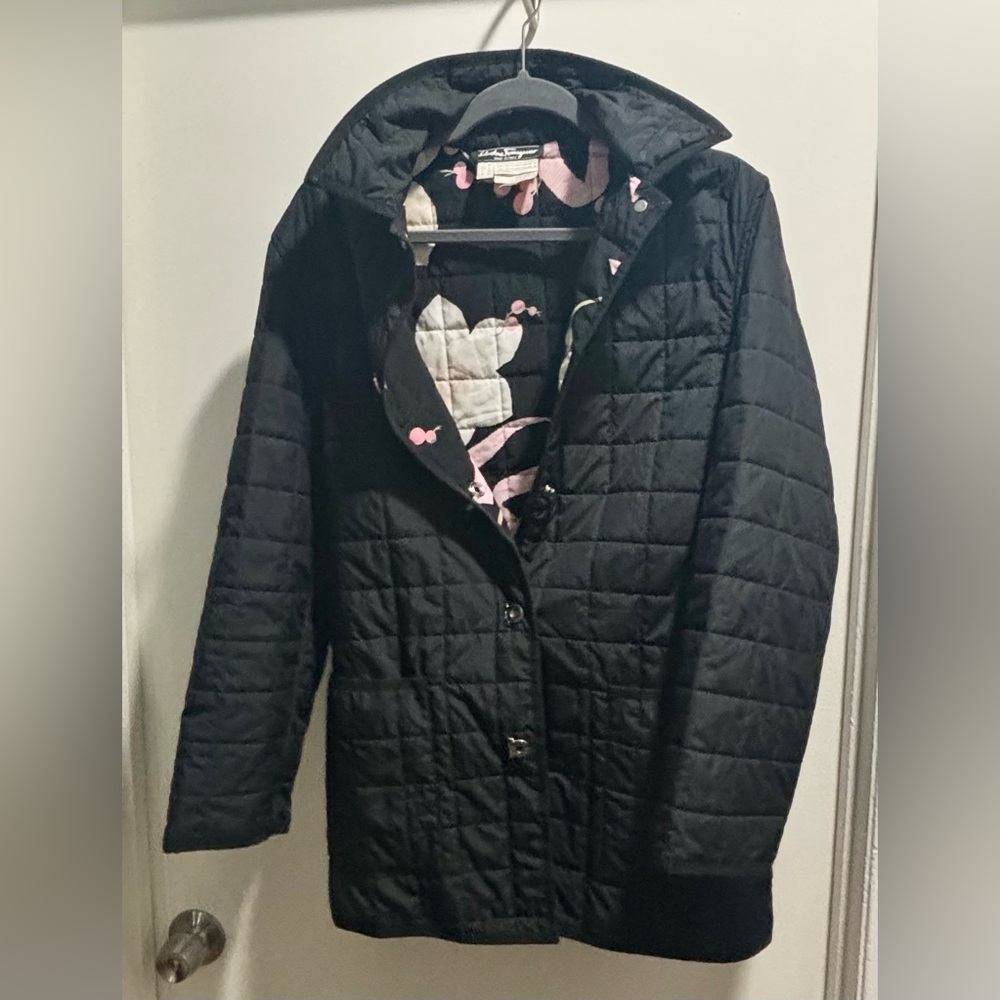 Authentic Black Quilted Ferragamo down Coat jacket Floral Lining size 6 woman’s